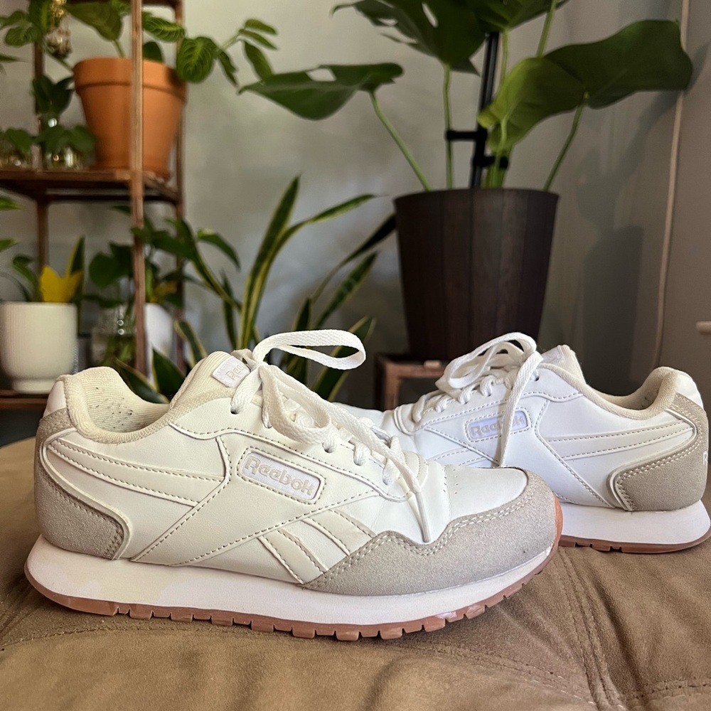 Reebok Classic Harmon Run Low White/Gum Women's Shoe - Size 6 - Lightly Used